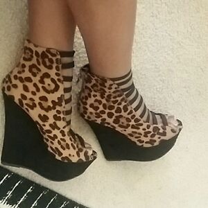 🗽 Rouge Leopard Wedge Booties size 8.5